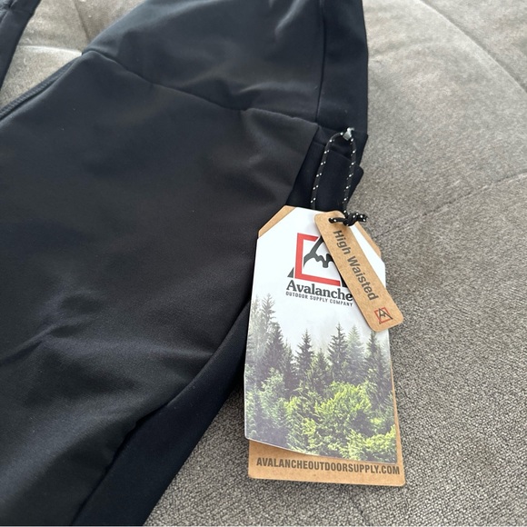 NWT Avalanche Black High Waisted Leggings Size XS - Picture 2 of 5